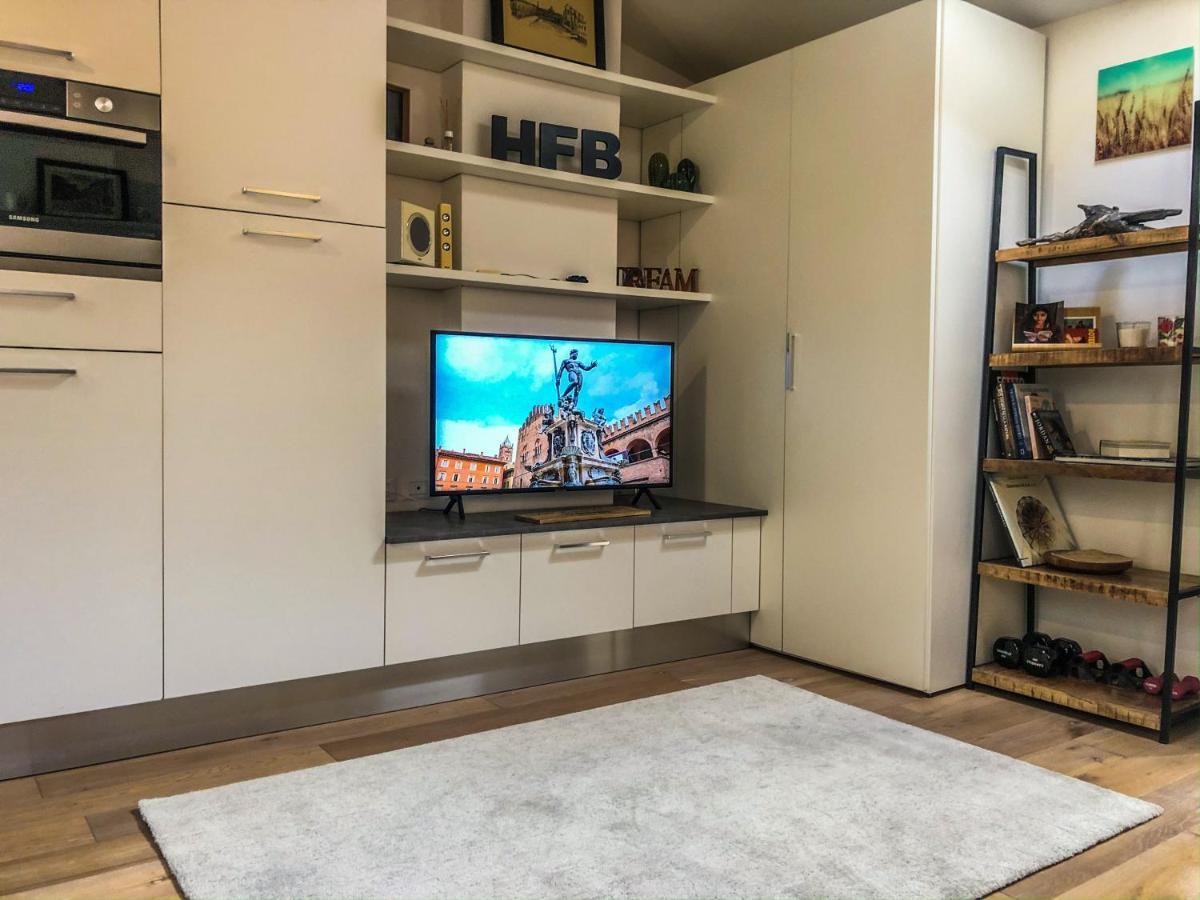 شقة Healthy Flat Bologna - Tower Skyline View المظهر الخارجي الصورة
