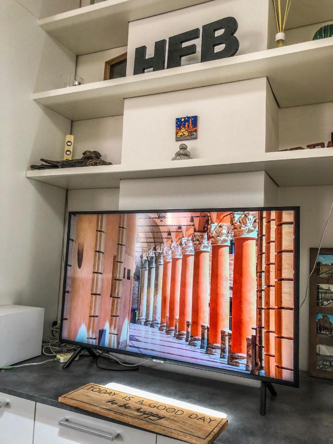 شقة Healthy Flat Bologna - Tower Skyline View المظهر الخارجي الصورة